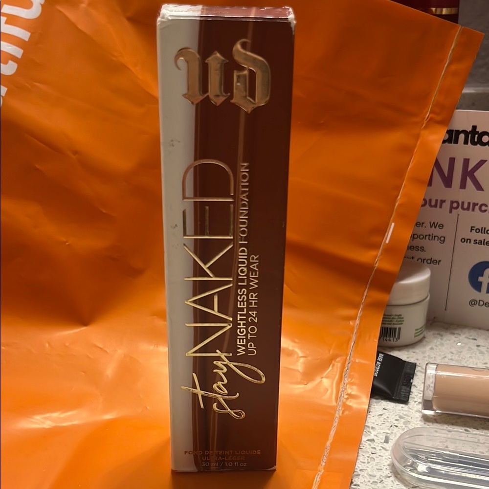 Urban Decay  Foundation 70WR